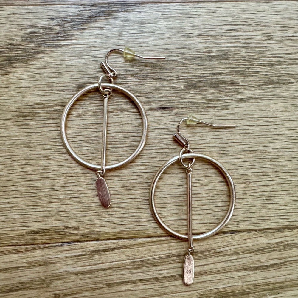 Kendra Scott Drop Gold Hoop Earrings in Rose Gold